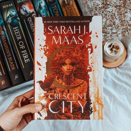 Livro Cidade da lua crescente - Sarah J. Maas