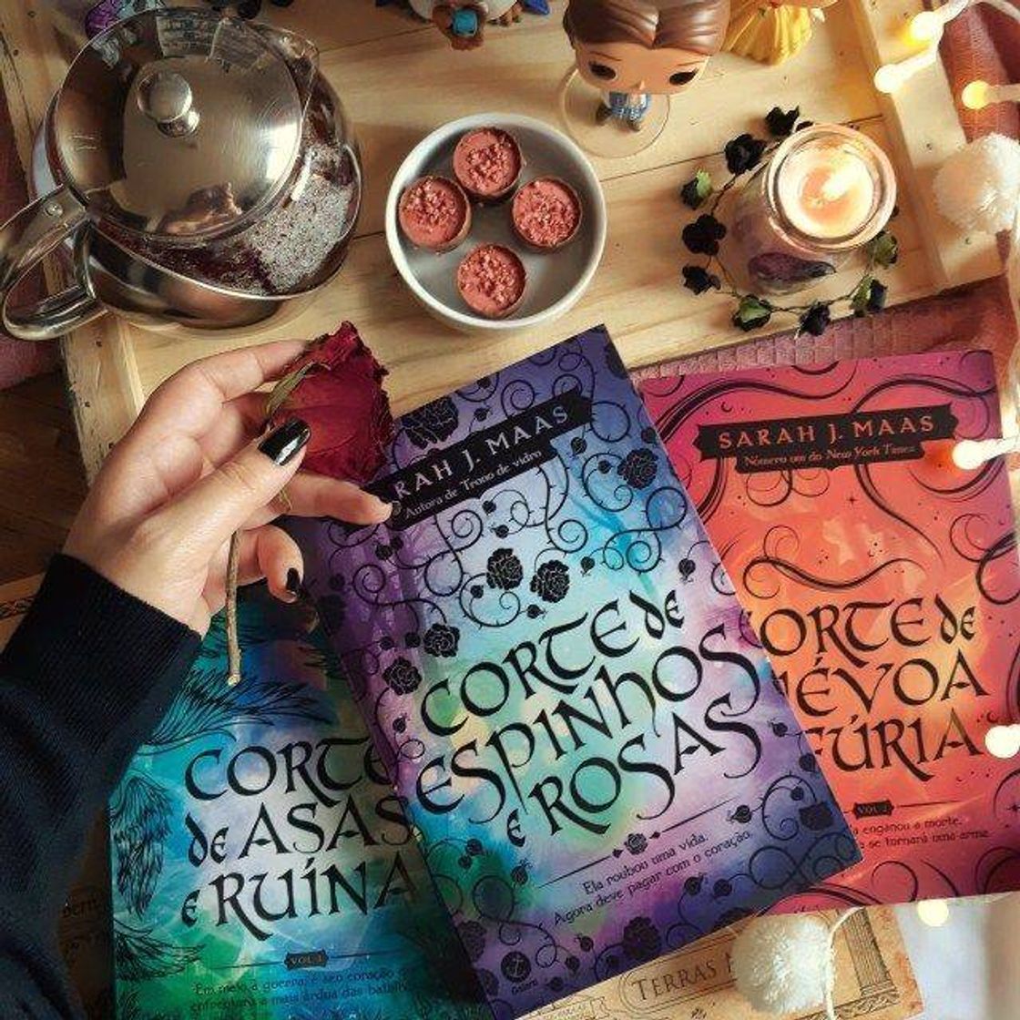 Moda Livro Corte de espinhos e rosas (triologia) - Sarah J. Maas