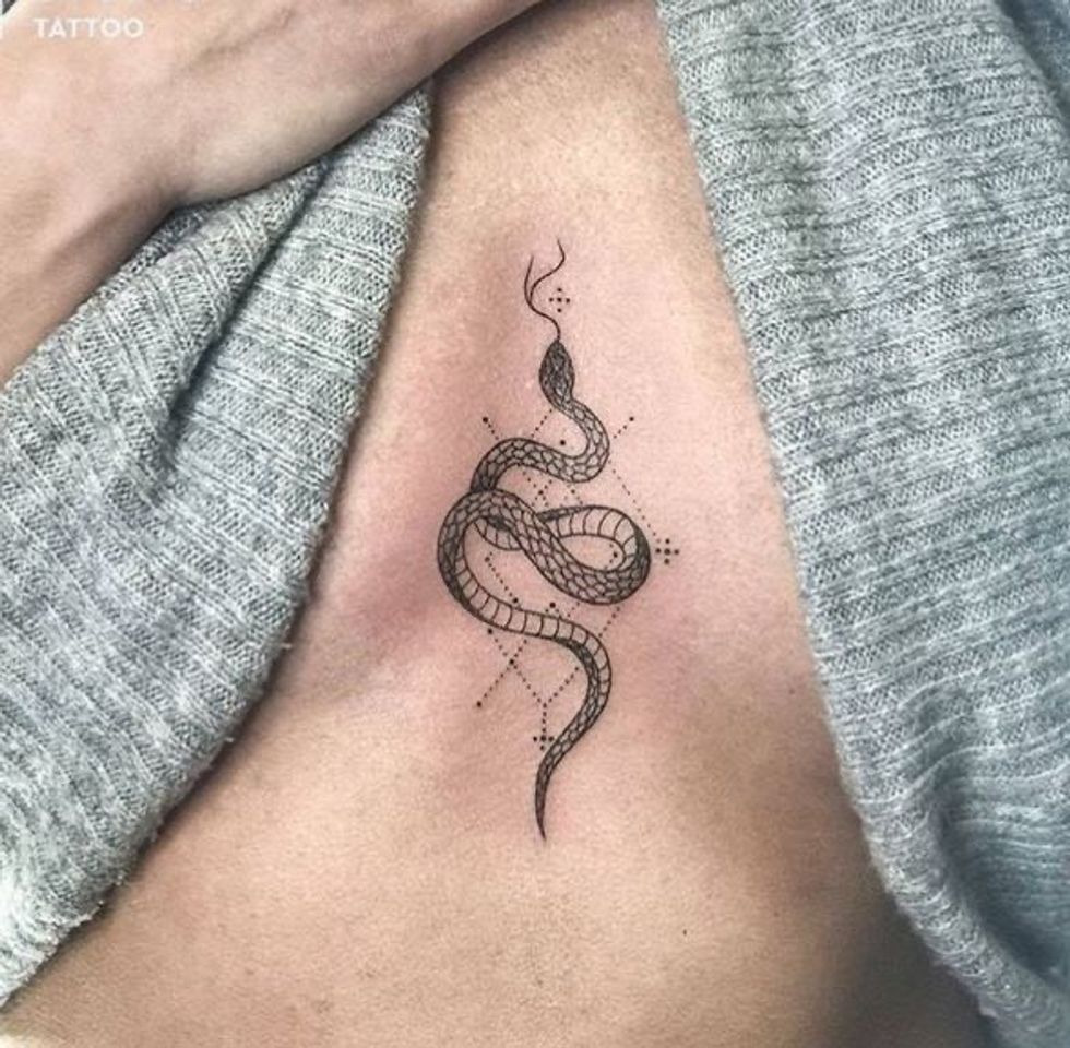 Moda tatuagem cobra 