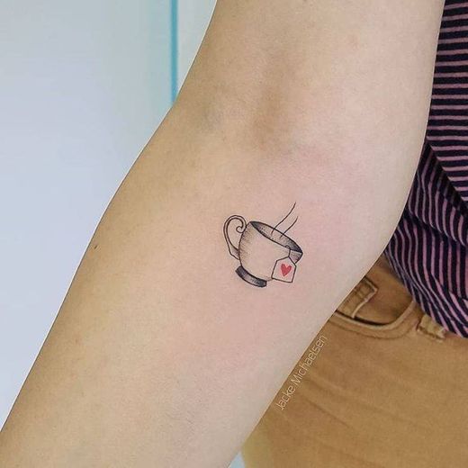 Tattoo minimalista ☕