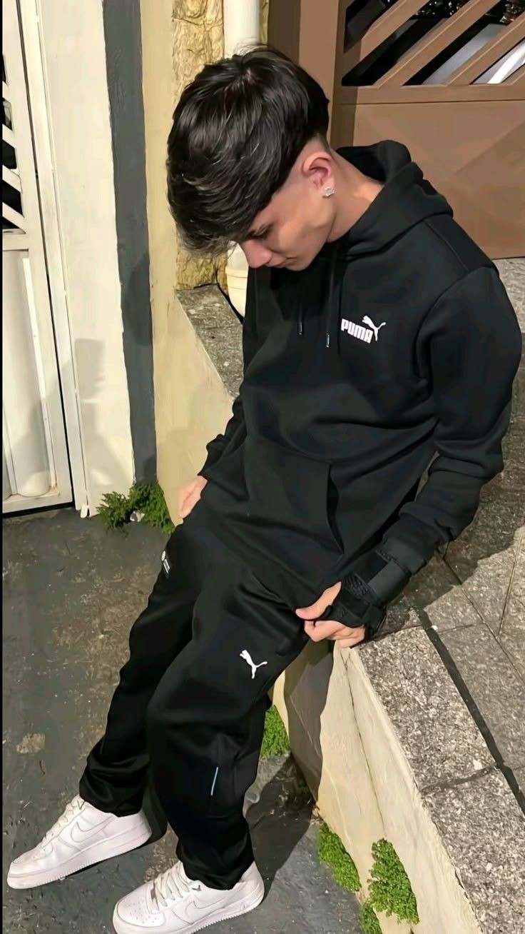 Social Um moleton é uma calça da puma e um air force branco pra ficar no estilo🤑