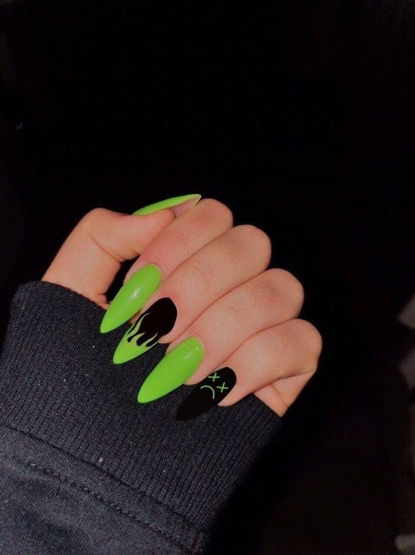 Moda unha verde neon e preto