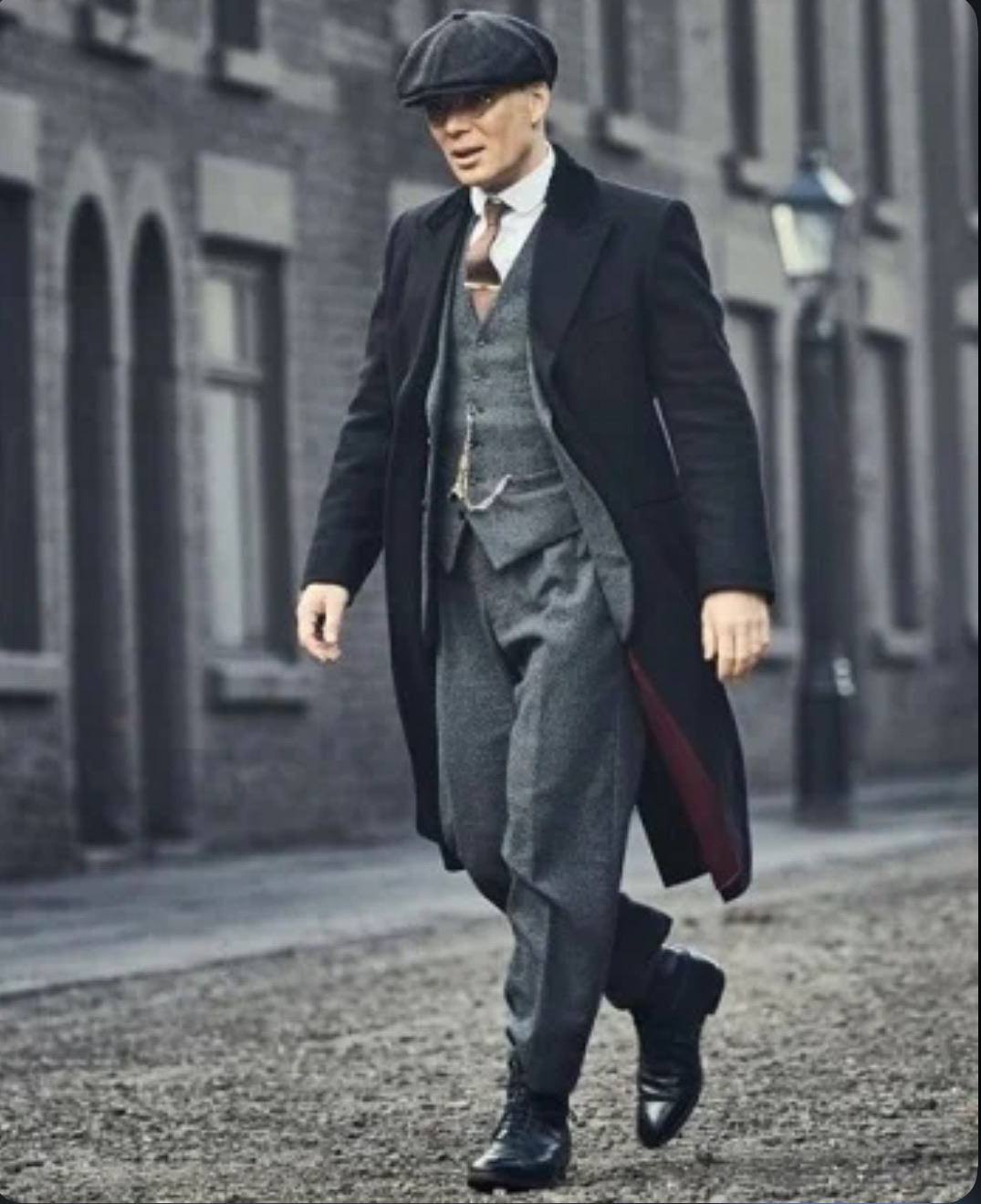 Social Tommy Shelby y el traje de poder