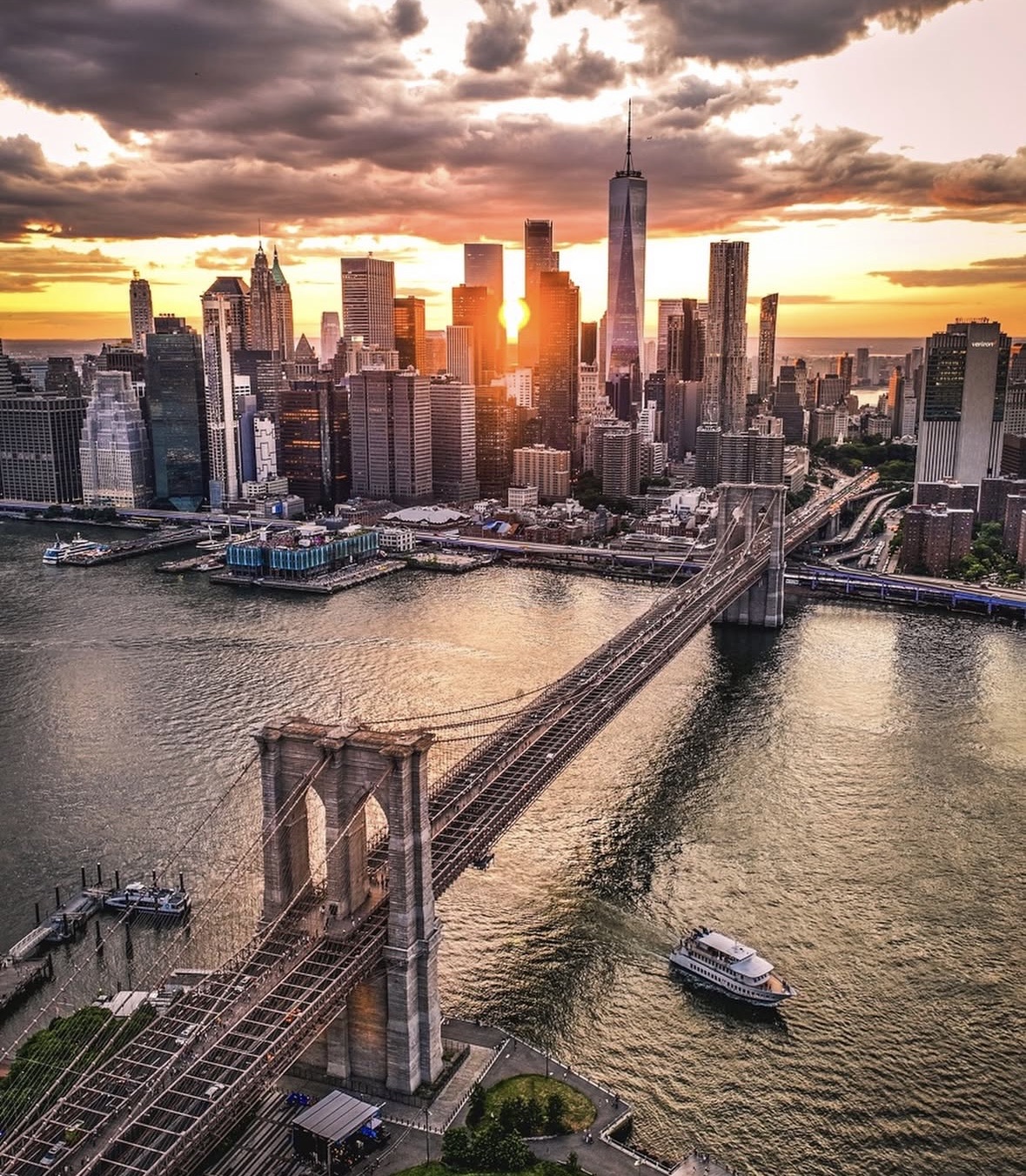 Social Atardeceres sobre rascacielos