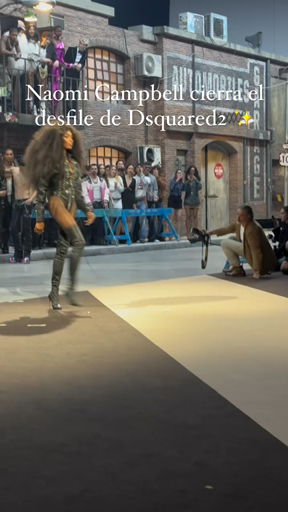 Naomi Campbell cierra el desfile de Dsquared2